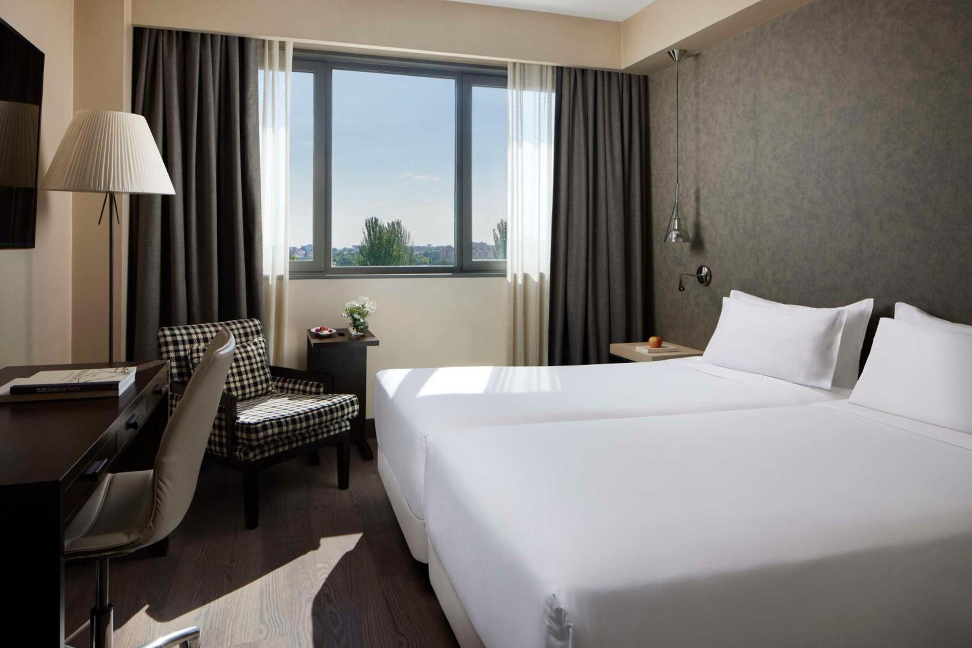 Nh Alcorcon Hotel Exterior foto